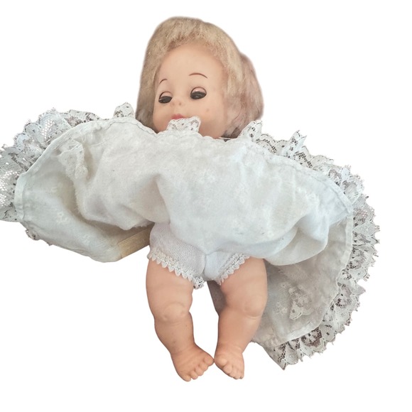 Vintage 1980 Playmates Hong Kong Doll Blonde Hair‎ Floral Dress Bonnet
Preloved - Picture 6 of 9